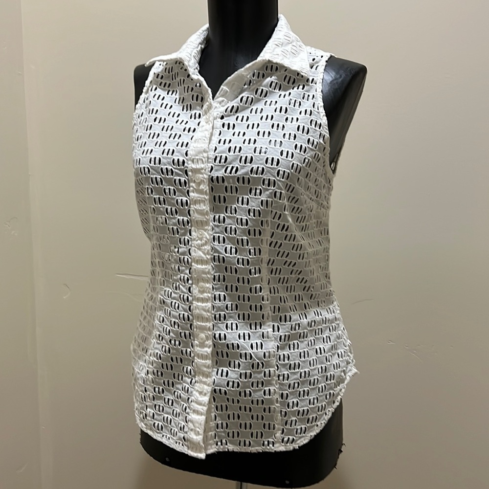 Ann Taylor white eyelet button down top size 4